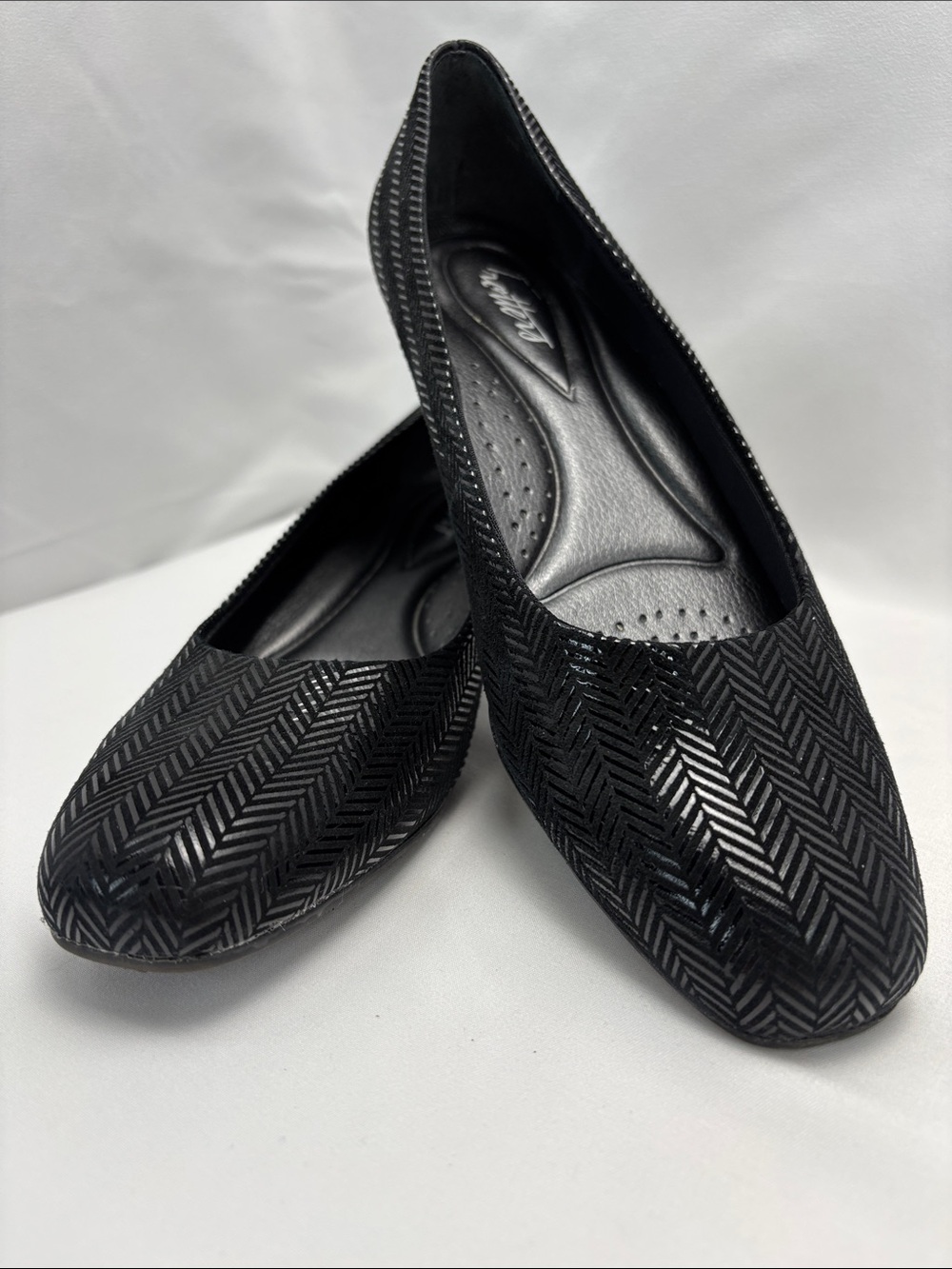 Trotters Lauren Women’s 7N Dress Black Textured Herringbone Wedge Pumps #329
